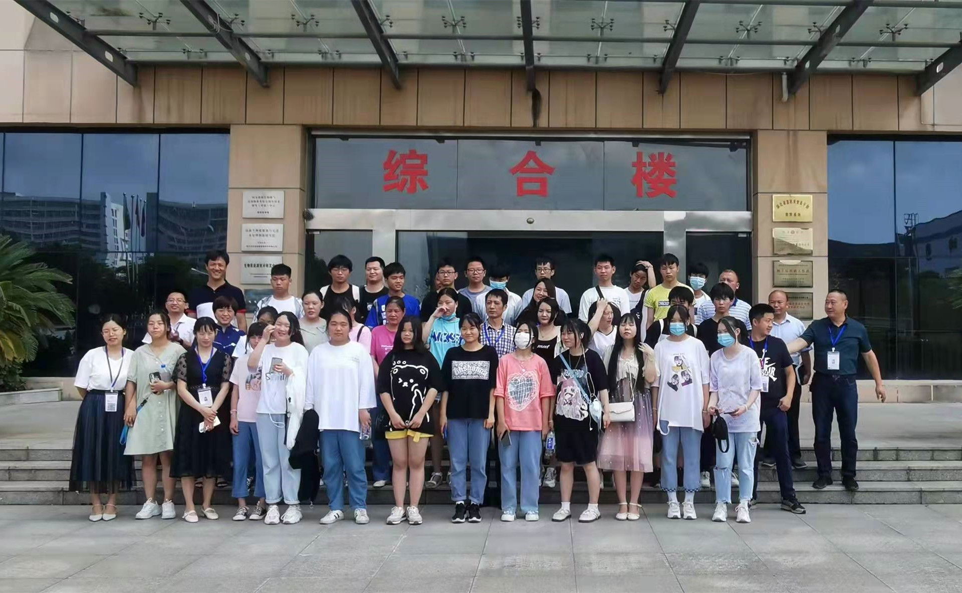选新能源汽车应用与维修专业，开启人生成功之路！